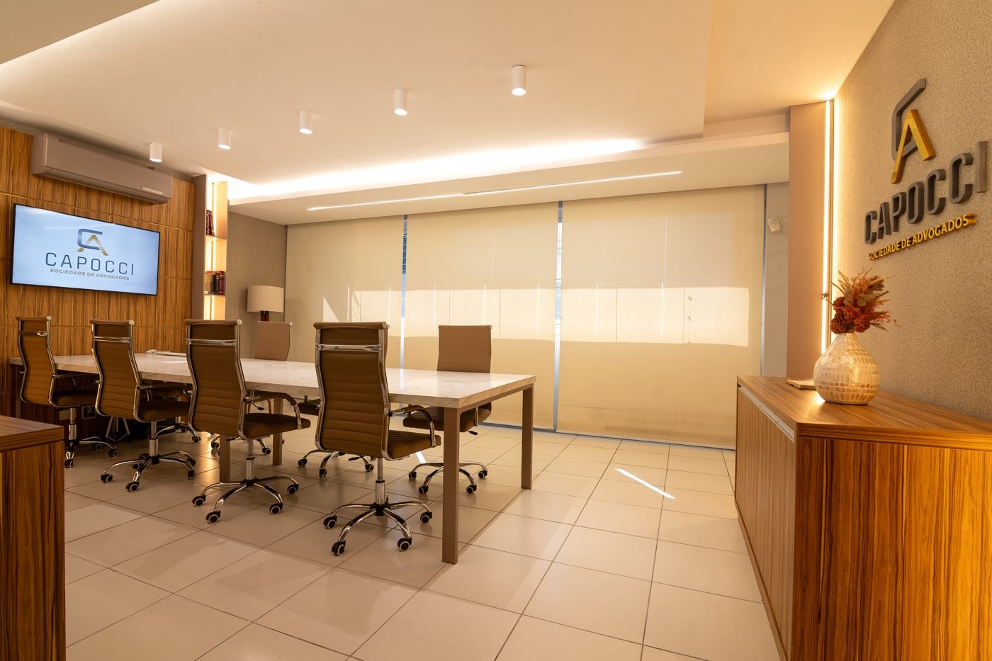 Sala de reuniões do escritório de advocacia criminal em Londrina