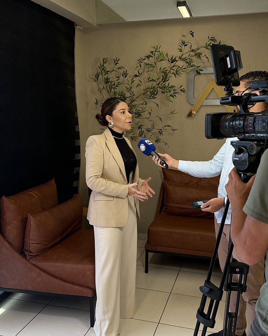 Dra. Aline Capocci em entrevista à RIC no escritório em Londrina