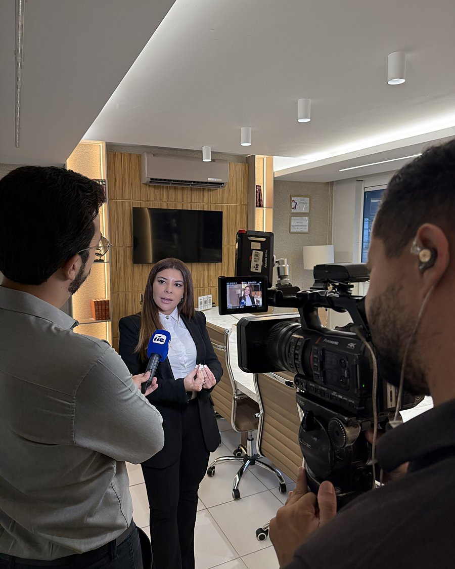 Dra. Aline Capocci em entrevista gravada pela RIC no escritório